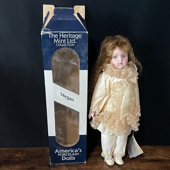 THE HERITAGE MINT LTD COLLECTION Megan 16" Porcelain Doll - Picture 8 of 10